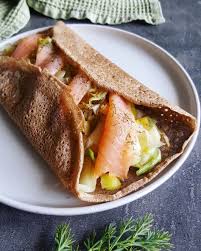 Galettes Bretonnes A La Fondue De Poireaux Saumon Fume Recettes De Cuisine Crepes Et Gaufres Galette Bretonne