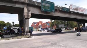 Lori 8 tan biasanya hanya mampu menjalankan 1 trip satu hari bergantung kesesuaian waktu, cuaca dan barang yang dipindah. Pemandu Lori Tesco