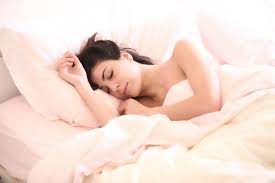 Sleeping Naked: 9 Health Benefits of Snoozing Nude