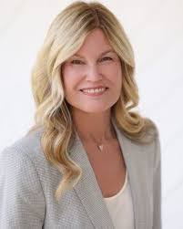 Cindy Reis's Instagram, Twitter & Facebook