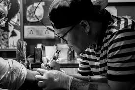 106 tatouages de bouddha : Decouvrez L Art De La Calligraphie Tibetaine A Travers Le Tatouage Tibetain