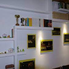 Lavori In Cartongesso Realizzare Una Pratica Libreria Solitamente Si Pensa Che I Lavori In Cartongesso Si Limiti Arredamento Corridoio Decorazioni Arredamento