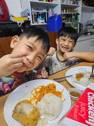 saw my cousin again after 2 years! 😍😍 #KaelLim #KaelAndPopops  #popsmomskaellim #popsmomskael #family #cousins #cousinlove #familytime