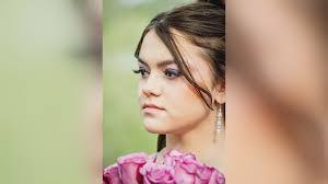 Meredith Bowling's Instagram, Twitter & Facebook