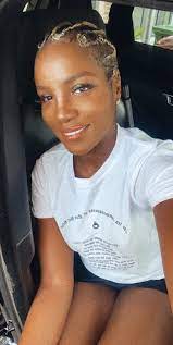 Seyi shay has released another impressive single dubbed tuale feat. Seyi Shay Biggirl On Twitter The Lords Day Happysunday Tuale