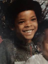 Ok Peoria I really desperately need you guys help 🤞 The blue house in the  picture below is the house I was born in in 1978 to a lady named Maria C