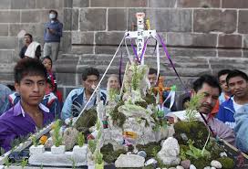 The day of the dead (spanish: Como Se Festeja En Mexico A La Santa Cruz