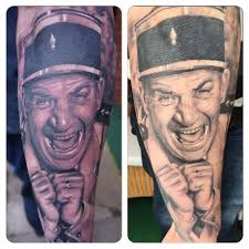 Ni vu, ni connu este un film turnat în jurul talentelor de actor de comedie cu care se confruntă louis de funes. Louis De Funes Gendarm Portrait Tattoos Fotos