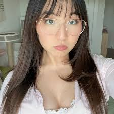 Diana Malloy's Instagram, Twitter & Facebook