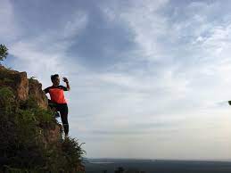 Pendakian menuju ke puncak bukit botak ambil masa dalam 40 minit. Hiking Di Bukit Botak Puncak Alam Selangor Afiq Halid