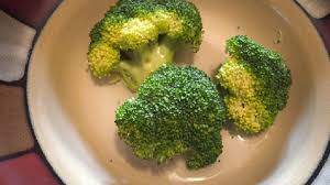 3 steaming broccoli in the microwave. How To Steam Broccoli In The Microwave Teen Vogue