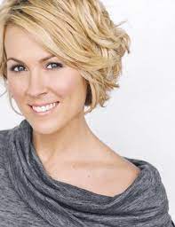 Whether you're blessed with natural wavy hair or you make beautiful waves using a curling iron, the number of amazing hairstyles that suit such hair texture is literally overwhelming. Short Wavy Layered Hairstyles Short Wavy Haircuts Short Wavy Hair Pinterest Short Hairstyles