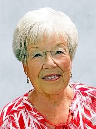 Jeannine Carey's Instagram, Twitter & Facebook