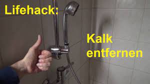 Fliesen richtig und schnell entkalken. Lifehack Kalk Entfernen Im Badezimmer In Der Dusche Badewanne Duschkopf Entkalken Youtube