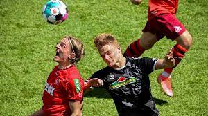 Startelf ungefähr so gegen freiburg, aber die mentalität wird s richten wenn wir es unbedingt wollen und alles rein hauen werden. Pxrcb8f 9cdoxm