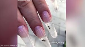 طلاء اظافر لونيين رقم 1 2 8 مو متوفرة. Ù‡Ø¬ÙˆÙ… Ø¹Ù„Ù‰ ÙˆØ­Ø´ÙŠØ© ØµØ§Ù„ÙˆÙ† ØªØ¬Ù…ÙŠÙ„ Ø¨Ø³Ø¨Ø¨ Ø£Ø¸Ø§ÙØ± Ø§Ù„Ù†Ù…Ù„ Ø£Ø®Ø¨Ø§Ø± Ø³ÙƒØ§ÙŠ Ù†ÙŠÙˆØ² Ø¹Ø±Ø¨ÙŠØ©
