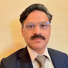 I have lived out of a suitcase for 2.5 years to be able to meet techies all  over the world 🌎 I've worked from over 70 places and Toronto might be one