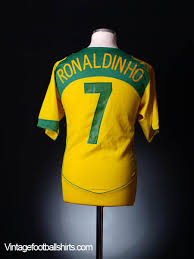 Encolure ronde finement côtelée imprimé jumpman sur le devant. 2004 06 Brazil Home Shirt Ronaldinho 7 Xl For Sale