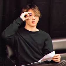 Pin De Sezal Lamba Em Jungkook Em 2020 Namorado Dos Sonhos Jungkook Bts Musicas