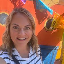 How to surprise kids with a Disney party reveal?