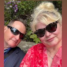 Does anyone know what this is please, it's about the size of a magpie but I  think it's some sort of thrush?