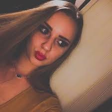 Daisy Beck's Instagram, Twitter & Facebook