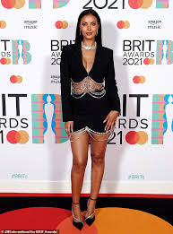 Taylor swift is set to make history at the brit awards tonight, as she receives the brits' highest honour. 3ww Z1fugduwrm