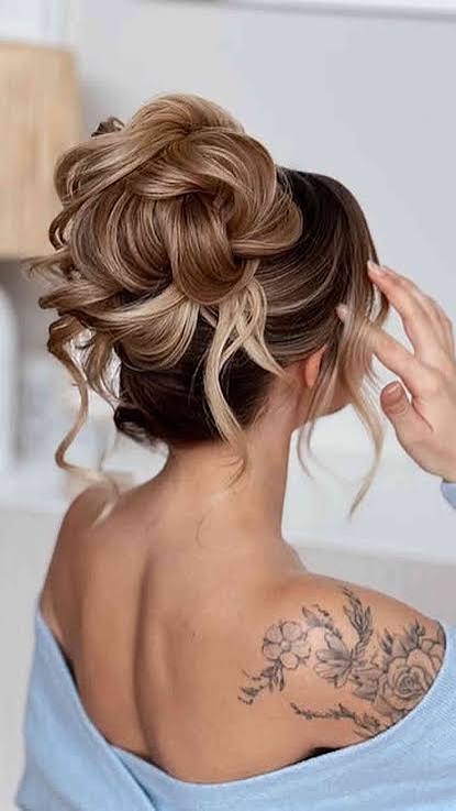 Updos for Long Hair – Cute & Easy Updos for 2026
