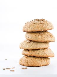 Biscuits A La Banane Et Aux Graines De Tournesol Ricardo Recipe Seed Cookies Delicious Cookie Recipes Recipes
