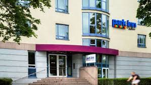 This modern hotel in the schwabing district of munich is just 1 km from the bmw headquarters. Park Inn By Radisson Munich In Munchen Hotel De