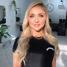 The blonde specialist hand tied extensions coming august 2021 blonde thairapy is about giving you and your hair the therapy it deserves. Blonde Hair Specialists Sydney For Beautiful Lucious Locks