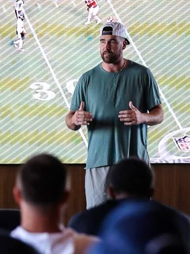 Different year. Same passion ✨ Travis Kelce is back at TEU, helping shape the next generation of tight ends 🏈 🎥: @kelcebrothers exclusive 📷: @te_university