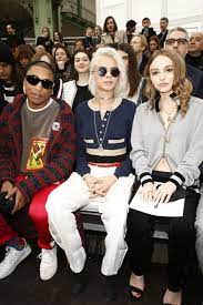 Pharrell Williams Cara Delevingne And Lily Rose Depp Attend The Chanel Fall 2017 Show On March 7 2017 In Paris Cara Delevingne Fashion Automne Hiver Aut
