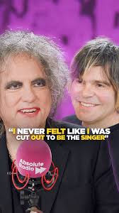 I never felt like I was cut out to be the singer” 🤯 Robert Smith joins  @Tim_Burgess tomorrow for The Listening Party from 10pm 💜