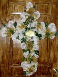 Deco Mesh Cross With Gold Accesories White Christmas Wreath Wreaths Deco Mesh