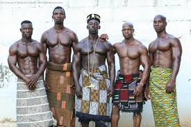 Kente cloth is local to ghana, a country located in west africa. Ghana Men Kente Proper Homens Africanos Estilos De Cabelo E Barba Homens Negros