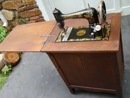 Very Rare Free Treadle Sewing Machine In Oak Cabinet Singer Sewing Machine Ebay Sewing Machine Antique Sewing Machines Sewing