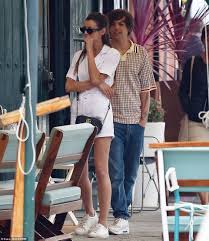 Louis tomlinson & girlfriend eleanor calder shop around portofino during their holiday: Louis Tomlinson Looks Smitten As He Wraps His Arm Around Girlfriend Eleanor Calder In Italy Daily Mail Online