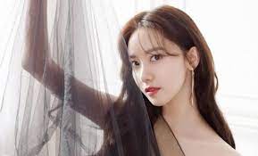 Cả hai lần đều chọn yoona đó. Im Yoona Stuns In Marie Claire Korea S December Issue
