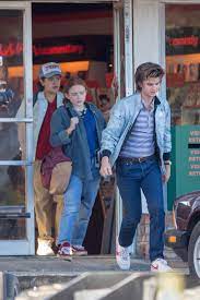 Jun 02, 2021 · david harbour leaked 'black widow' set photos to duffer bros. Stranger Things Steve Dustin Max And Robin Finally Reunited In New Pics From Set Of Season 4