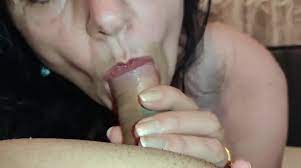 Succhiare e sborrare in bocca! Pompino sensuale con sborra in bocca  Casalinga MILF guarda online