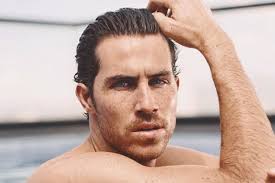 Vergüenza ajena. Esto piensa el primo modelo del rey Felipe en plena crisis