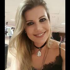 Após não conquistar o prêmio de “Melhor Atriz” no #Oscars, Demi Moore fez  questão de deixar um recado para Mikey Madison, que levou a estatueta. “Um  enorme parabéns para Mikey Madison. Mal