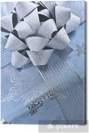Tableau Sur Toile Cadeau De Noel Boite Enveloppee De Papier Bleu Avec Ruban D Argent Pixers Nous Vivons Pour Changer Certes, des cadeaux d'argent sont pratiques. pixers