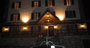 Case vacanza per capodanno in montagna in giro per le alpi e gli appennini ci si prepara tutto l'anno per accogliere chi vuole vivere l'atmosfera degli ultimi giorni dell'anno fra pendii e vallate, aria fresca e villaggi da cartolina. Case In Autogestione Case Per Gruppi Vacanze Oratori Scout Campiscuola Associazioni