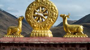 Diese statue steht in hongkong, einer stadt im süden von china. Die Weltreligionen Buddhismus Wissen Swr Kindernetz