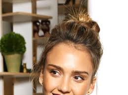 Jessica Alba wears this season's berry lips :: She rocked wine-red lipstick  at the Piperlime store in SoHo