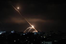 Kabinet israel menyatakan sudah dikeluarkan keputusan untuk gencatan senjata dengan hamas, yang mulai berlaku hari jumat (21/05) pukul 02.00 dini hari waktu setempat. Ratusan Orang Israel Desak Gencatan Senjata Dengan Jalur Gaza
