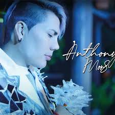 Sharon "La Hechicera" fue el nombre artístico de Edith Rosario Bermeo  Cisneros, una reconocida cantante, actriz y empresaria ecuatoriana,  considerada la "Reina de la Tecnocumbia". Revolucionó este género musical  en Ecuador e