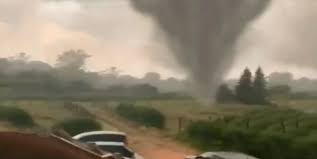 Mai multe persoane au murit, iar alte peste 150 au fost rănite în urma unei tornade devastatoare în cehia. Zf7adesjk1njkm